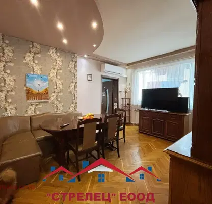 Photo 2 — 3-bedroom apartment in Dobrich, Centyr