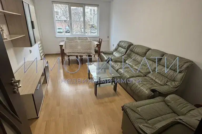 3-bedroom apartment in Pernik, Centyr