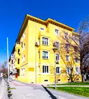 Тристаен апартамент с готово обзавеждане в центъра на Пловдив