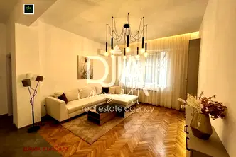 Тристаен апартамент в София, Център