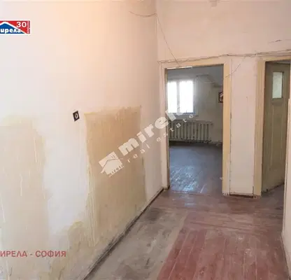 Снимка 4 — Тристаен апартамент в София, Център