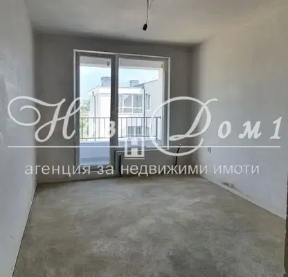 Снимка 3 — Тристаен апартамент с две тераси в Център, Варна