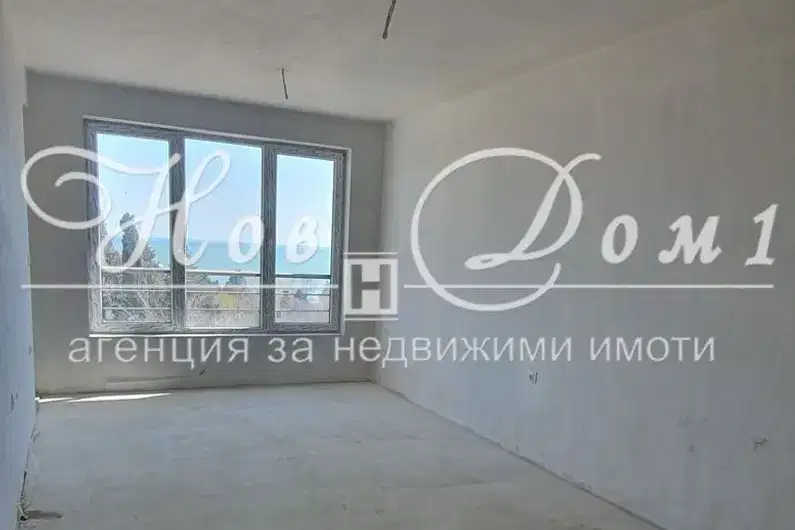 Тристаен апартамент във Варна, Център