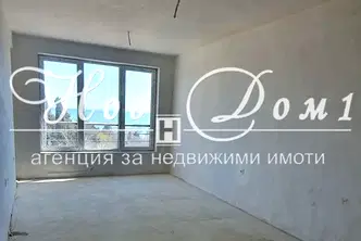 Тристаен апартамент във Варна, Център