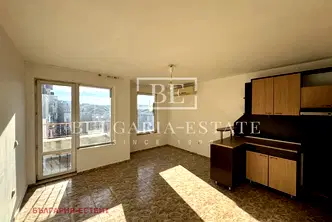 Тристаен апартамент във Варна, Център