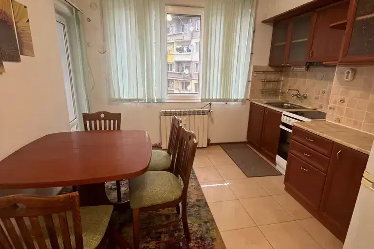 3-bedroom apartment in Pernik, Centyr