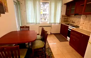 Тристаен апартамент в Перник, Център