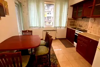 Тристаен апартамент в Перник, Център