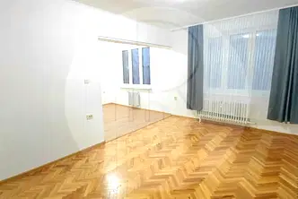 Тристаен апартамент в София, Център