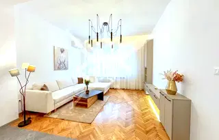 Тристаен апартамент в София, Център