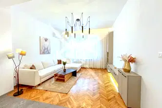 Тристаен апартамент в София, Център