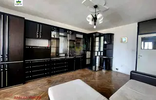 Тристаен апартамент в Пазарджик, Център