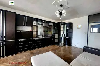 Тристаен апартамент в Пазарджик, Център