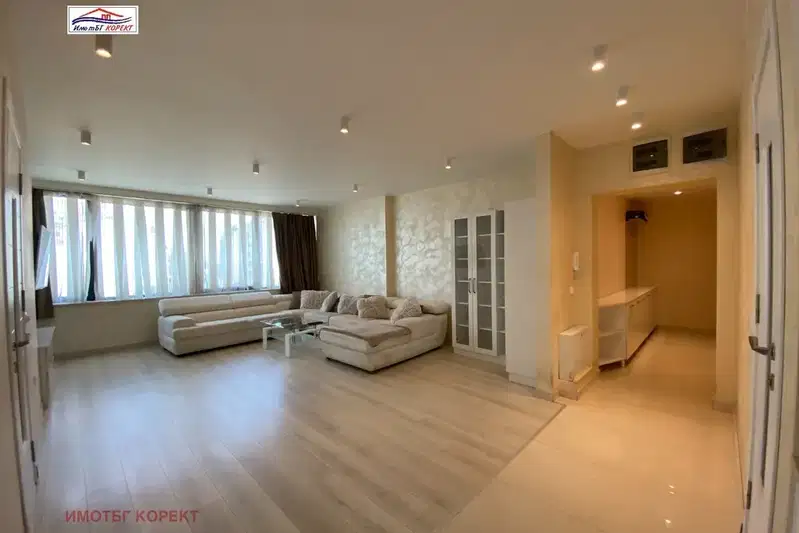 3-bedroom apartment in Sofiya, Centyr