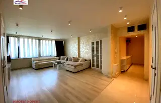 Тристаен апартамент в София, Център