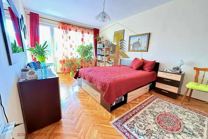 3-bedroom apartment in Dobrich, Centyr