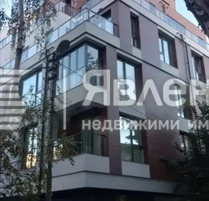 Снимка 2 — Тристаен апартамент в Бургас, Център