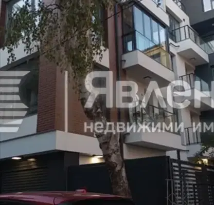Снимка 3 — Тристаен апартамент в Бургас, Център