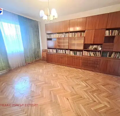 Снимка 4 — Тристаен апартамент в Русе, Център