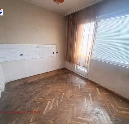 Снимка 5 — Тристаен апартамент в Център на Русе с паркомясто