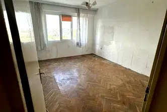 Тристаен апартамент в Добрич, Център