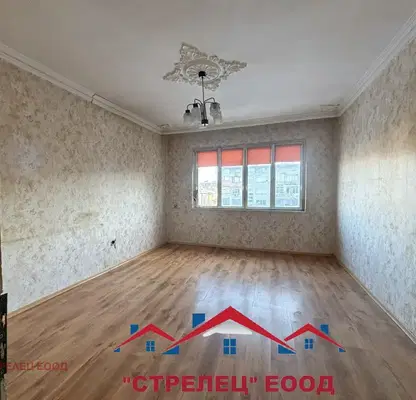 Photo 2 — 3-bedroom apartment in Dobrich, Centyr