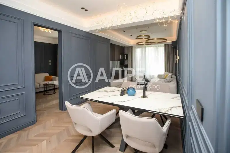 Three-room apartment in Center with panoramic view of St George Church