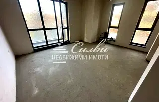 Тристаен апартамент в Търговище, Център