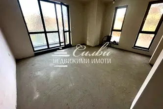 Тристаен апартамент в Търговище, Център