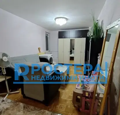 Снимка 2 — Тристаен апартамент в Търговище, Център