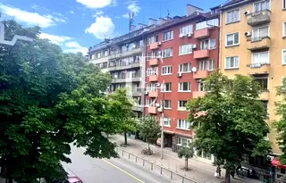 Тристаен апартамент с балкони в Център, София
