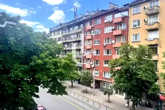 Тристаен апартамент с балкони в Център, София