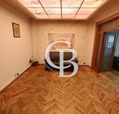 Снимка 3 — Тристаен апартамент във Варна, Център