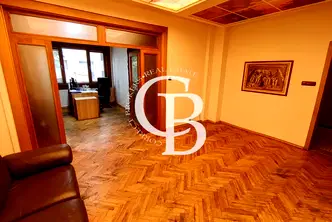 Тристаен апартамент във Варна, Център