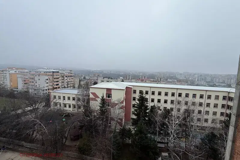 Тристаен апартамент във Велико Търново, Център