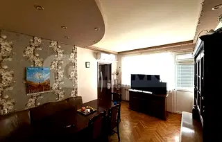 Тристаен апартамент в Добрич, Център