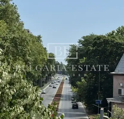 Снимка 4 — Тристаен апартамент във Варна, Център