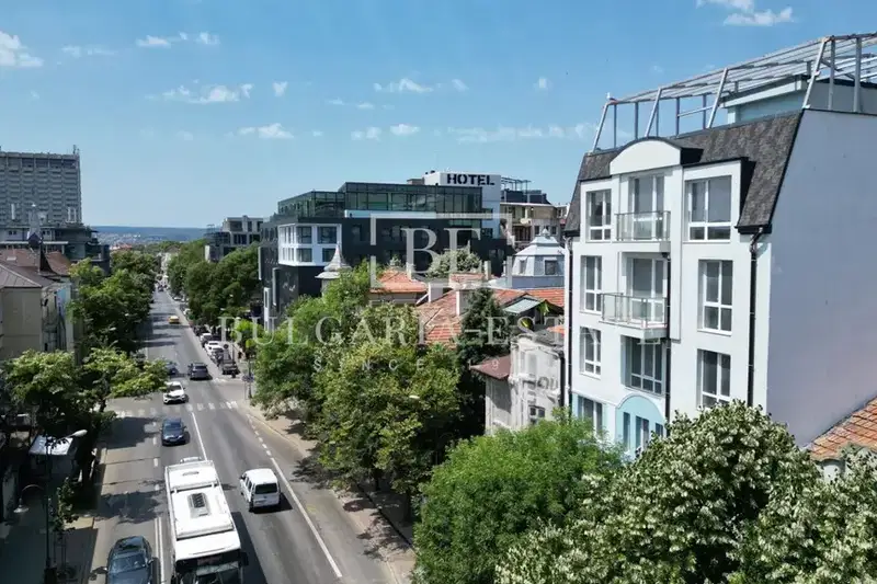 3-bedroom apartment in Varna, Centyr