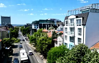 Тристаен апартамент във Варна, Център