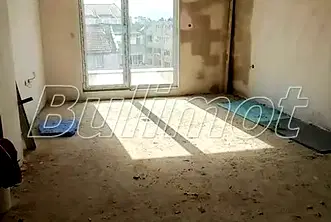 Тристаен апартамент във Варна, Център