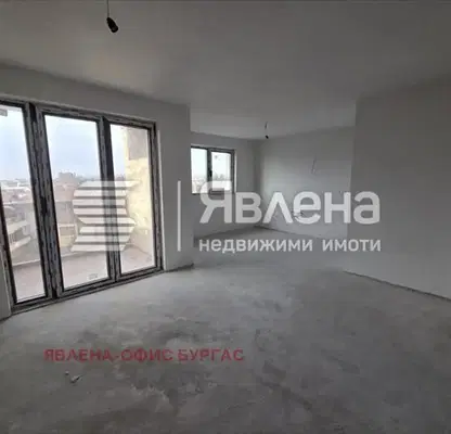 Снимка 3 — Тристаен апартамент с две тераси в Центъра на Бургас