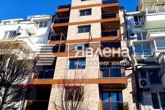Тристаен апартамент в Бургас, Център
