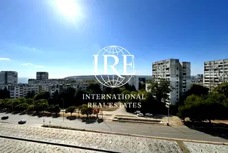 Тристаен апартамент във Варна, Чайка