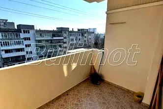 Тристаен апартамент с южна тераса в кв. Чайка, Варна