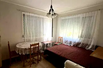 Тристаен апартамент в Добрич, Червената пръст