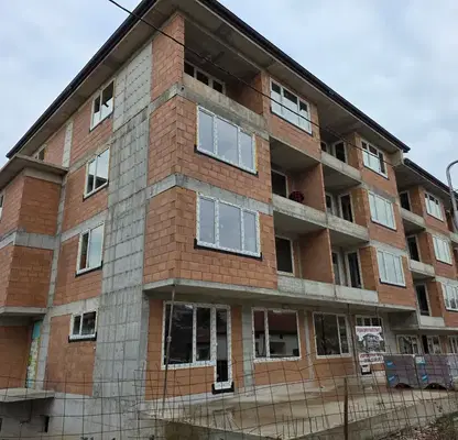 Снимка 3 — Тристаен апартамент в Добрич, Червената пръст