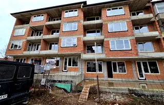 Тристаен апартамент в Добрич, Червената пръст