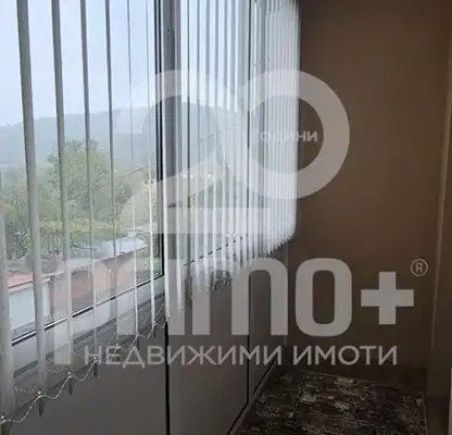 Снимка 4 — Тристаен апартамент във Велико Търново, Чолаковци