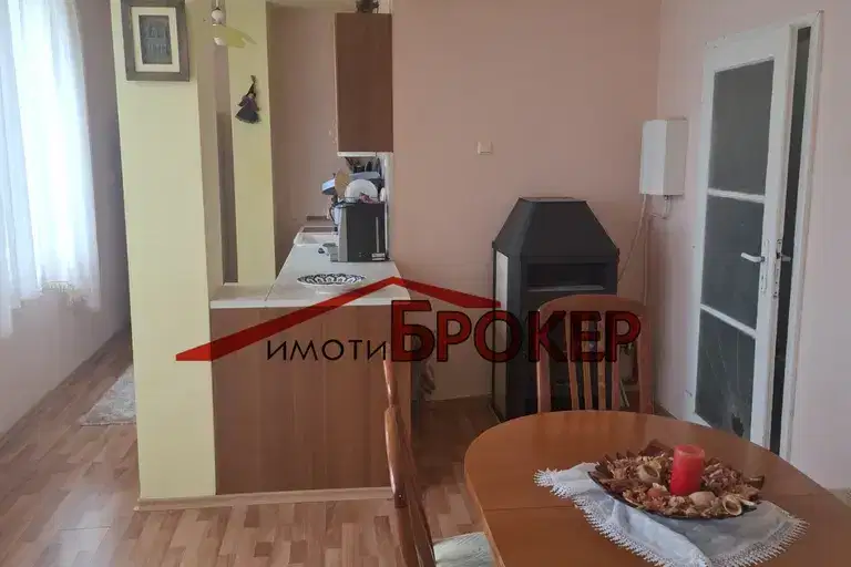 Тристаен апартамент в Сливен, Даме Груев