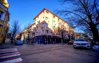 3-стаен апартамент с южно изложение в Докторски паметник, София